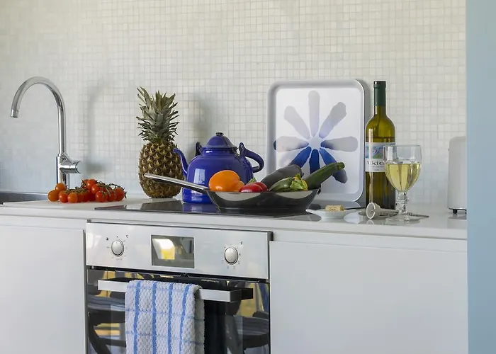 Azure Beachfront דירה פרוטאראס