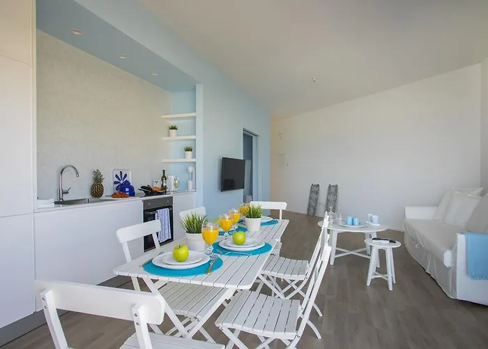 Azure Beachfront פרוטאראס